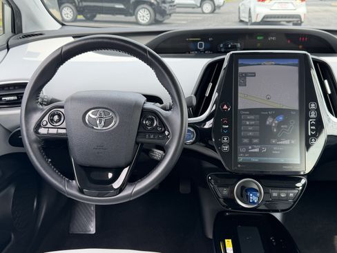 Used 2021 Toyota Prius Prime XLE FWD image 18