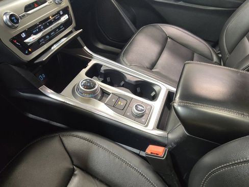 Used 2020 Ford Explorer XLT w/ Equipment Group 202A AWD/4WD image 26