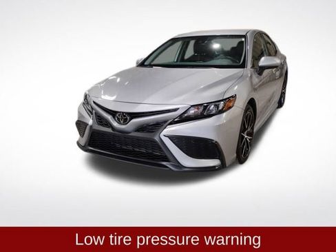 Used 2024 Toyota Camry SE image 8