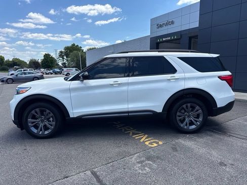 Used 2023 Ford Explorer XLT w/ Equipment Group 202A AWD/4WD image 3