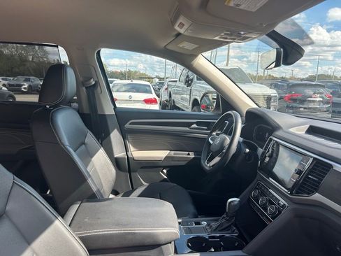 Certified 2023 Volkswagen Atlas SE w/ Black Wheel Package image 34