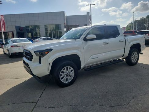 Used 2025 Toyota Tacoma SR5 image 8