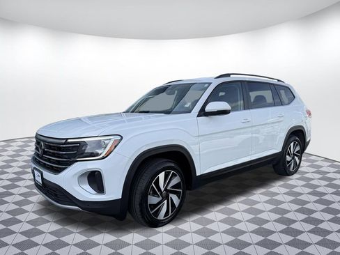 Used 2025 Volkswagen Atlas SE image 3