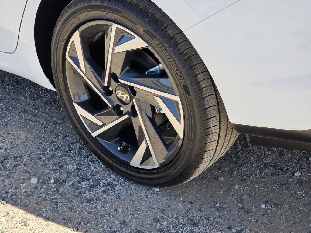 New 2026 Hyundai Elantra Limited FWD image 5