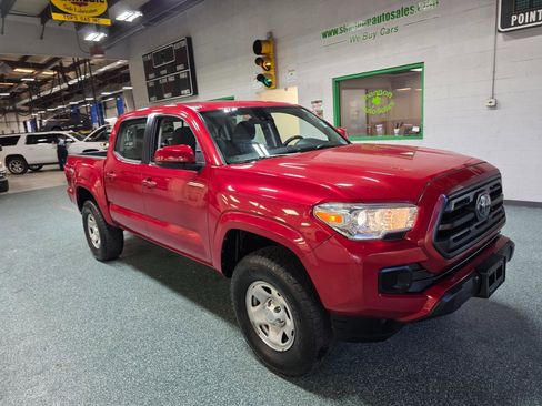 Used 2018 Toyota Tacoma SR w/ SR Convenience Package AWD/4WD image 4