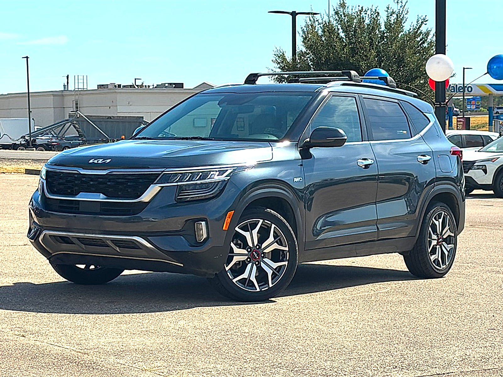 Used 2023 Kia Seltos SX AWD/4WD image 2