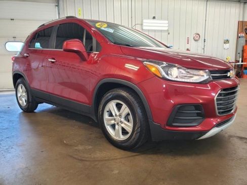 Used 2019 Chevrolet Trax LT w/ LT Convenience Package FWD image 2