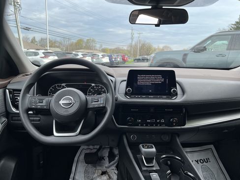Used 2023 Nissan Rogue SV AWD/4WD image 5