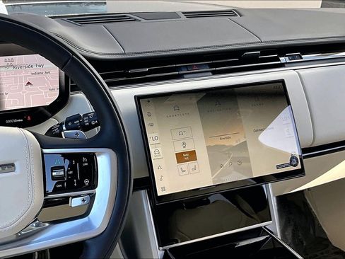 New 2026 Land Rover Range Rover Long Wheelbase SE image 7