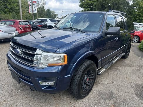 Used 2015 Ford Expedition EL XLT w/ Equipment Group 202A AWD/4WD image 2