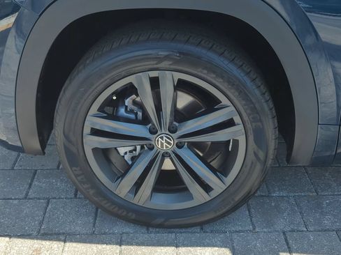 Used 2022 Volkswagen Atlas Cross Sport SEL R-Line AWD/4WD image 33