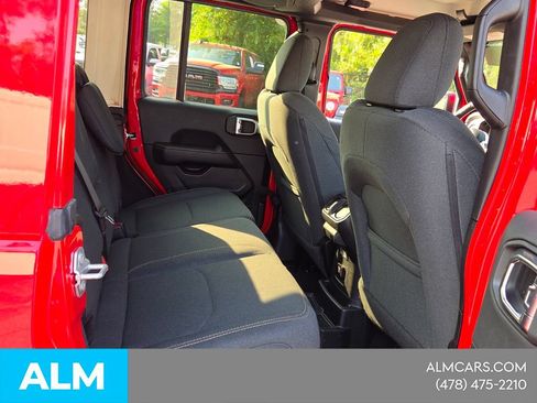 Used 2025 Jeep Wrangler Unlimited Sahara AWD/4WD image 16