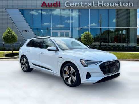 Used 2022 Audi e-tron Premium Plus w/ Premium Plus Package image 7