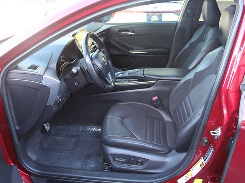 Used 2019 Toyota Avalon Touring w/ Preferred Accessory Package FWD image 21