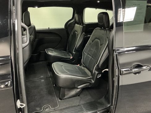 Used 2024 Chrysler Pacifica Limited w/ S Appearance Package AWD/4WD image 22