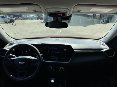 Used 2025 Chevrolet TrailBlazer LT AWD/4WD image 13