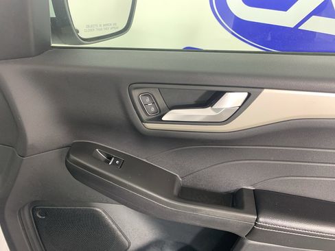 Used 2021 Ford Escape SE image 41