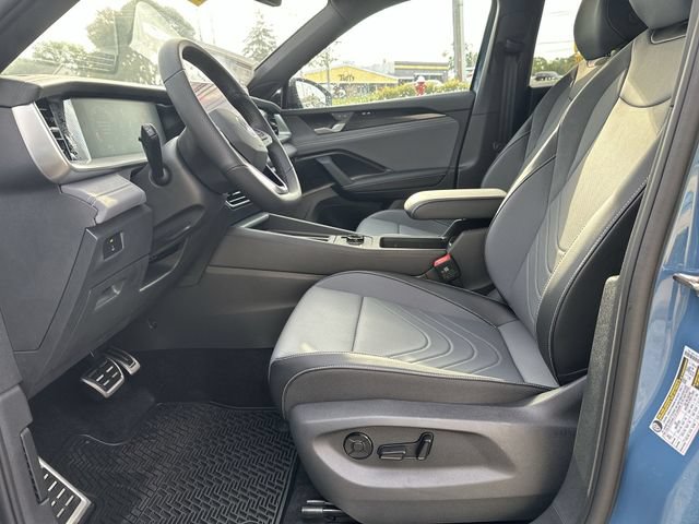 New 2026 Volkswagen Tiguan SE R-Line FWD image 12