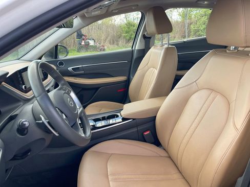 Used 2023 Hyundai Sonata Limited w/ Cargo Package FWD image 11