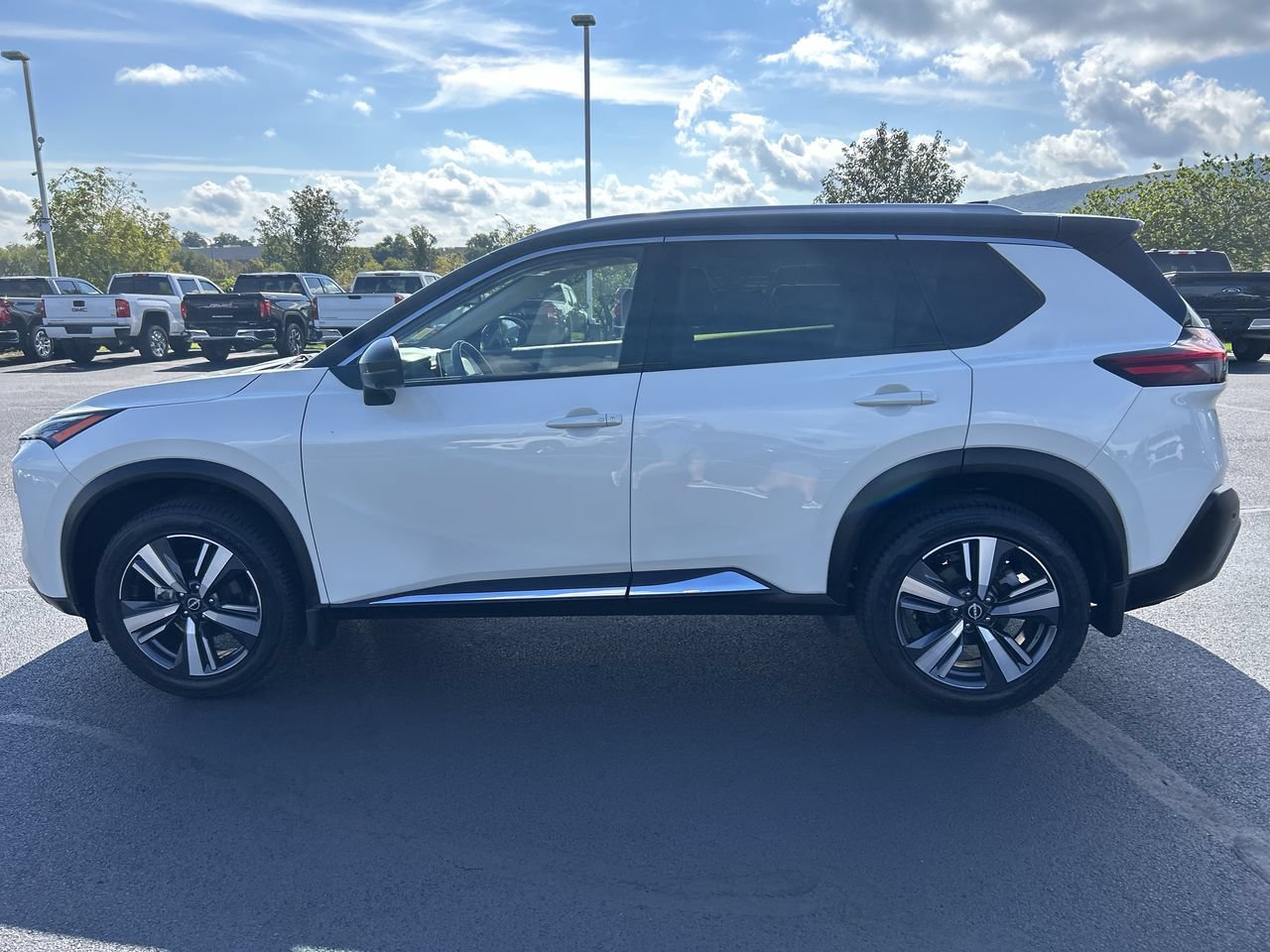 Used 2023 Nissan Rogue SL AWD/4WD image 4