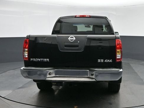 Used 2010 Nissan Frontier SE image 6