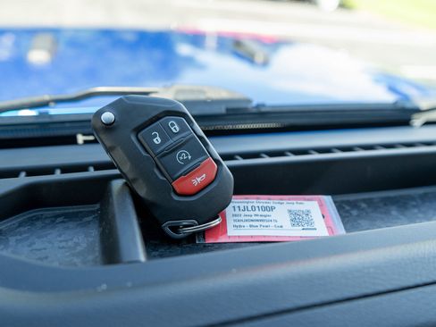 Used 2022 Jeep Wrangler Unlimited Sport AWD/4WD image 29
