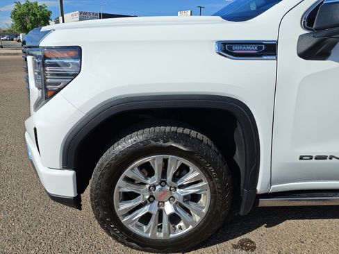 Used 2023 GMC Sierra 1500 Denali w/ Technology Package AWD/4WD image 10