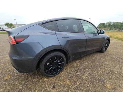Used 2023 Tesla Model Y Long Range AWD/4WD image 3