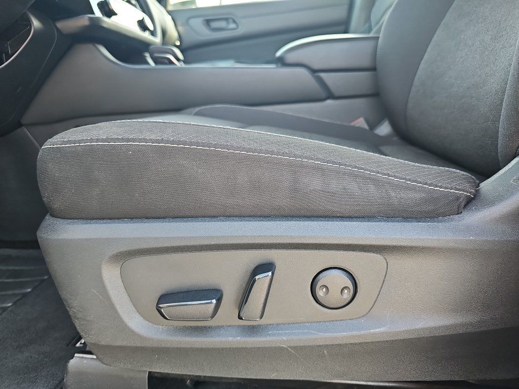 Used 2025 Nissan Pathfinder SV AWD/4WD image 27