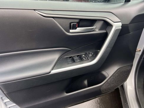 Used 2021 Toyota RAV4 XLE w/ Convenience Package image 17