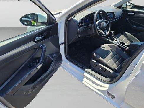 Used 2024 Volkswagen Jetta SE FWD image 20