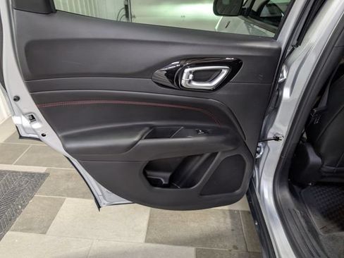Used 2025 Jeep Compass Trailhawk AWD/4WD image 8