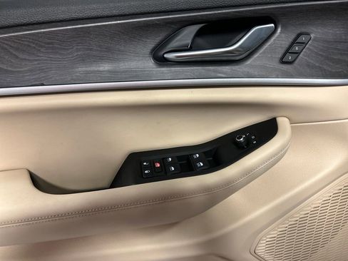 Used 2025 Jeep Grand Cherokee Limited image 14