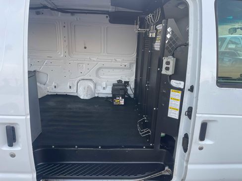 Used 2013 Ford E-150 and Econoline 150 image 12