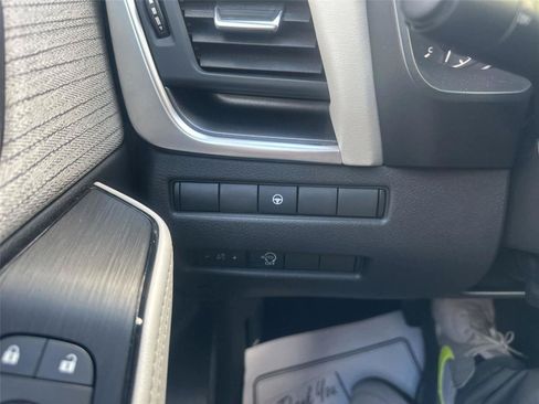 Used 2023 Nissan Rogue SV AWD/4WD image 23