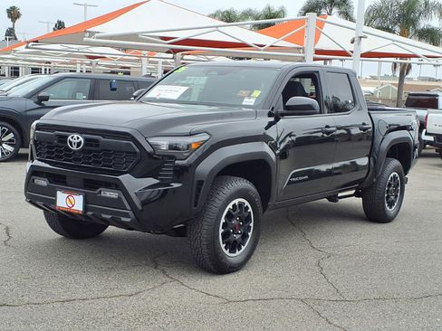 Certified 2025 Toyota Tacoma TRD Off-Road AWD/4WD image 3