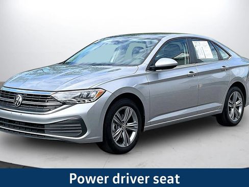 Used 2024 Volkswagen Jetta SE FWD image 4