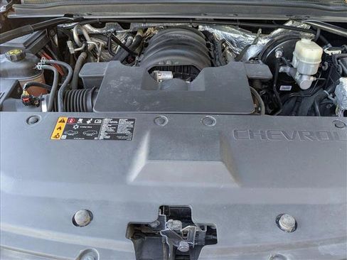 Used 2017 Chevrolet Suburban LT image 24