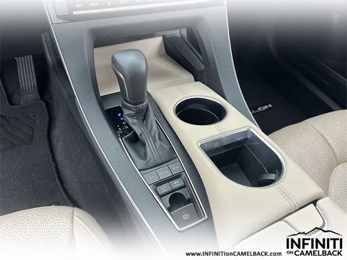 Used 2019 Toyota Avalon Limited image 27