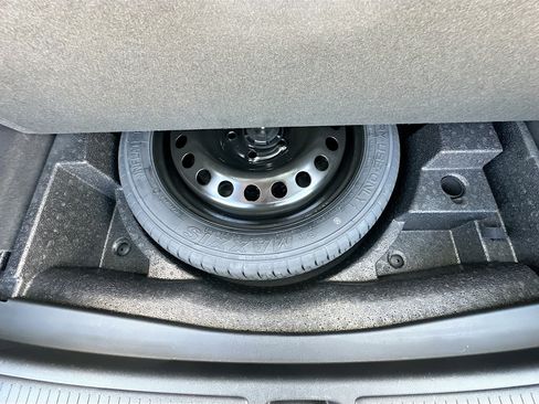 Used 2023 Buick Envision Essence image 31