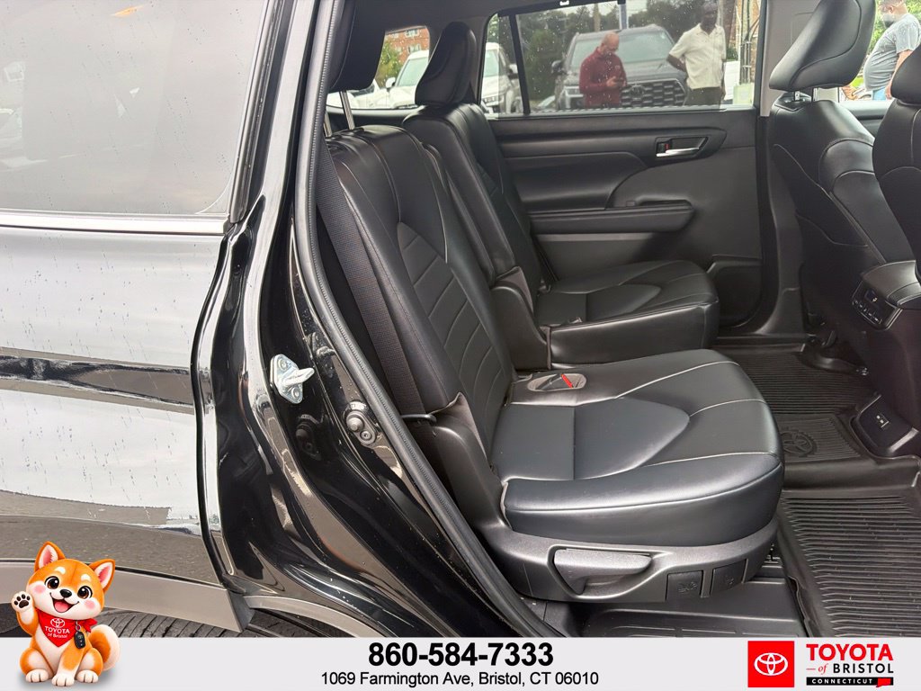 Used 2022 Toyota Highlander XLE AWD/4WD image 43