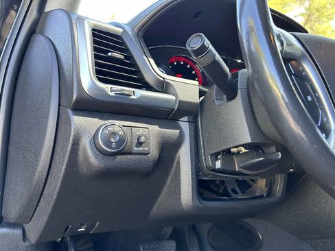 Used 2014 GMC Acadia SLE FWD image 16