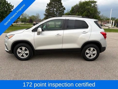 Used 2020 Chevrolet Trax LT w/ LT Convenience Package AWD/4WD image 3