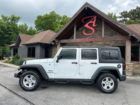 Used 2017 Jeep Wrangler Unlimited Sport w/ Quick Order Package 24S AWD/4WD image 2