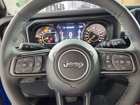 New 2025 Jeep Wrangler Unlimited Rubicon w/ Convenience Group AWD/4WD image 11
