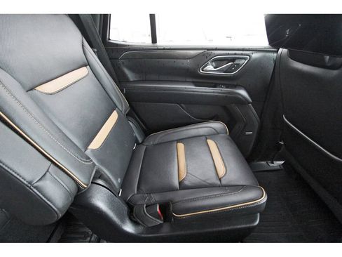 Used 2021 GMC Yukon AT4 w/ AT4 Premium Package AWD/4WD image 11