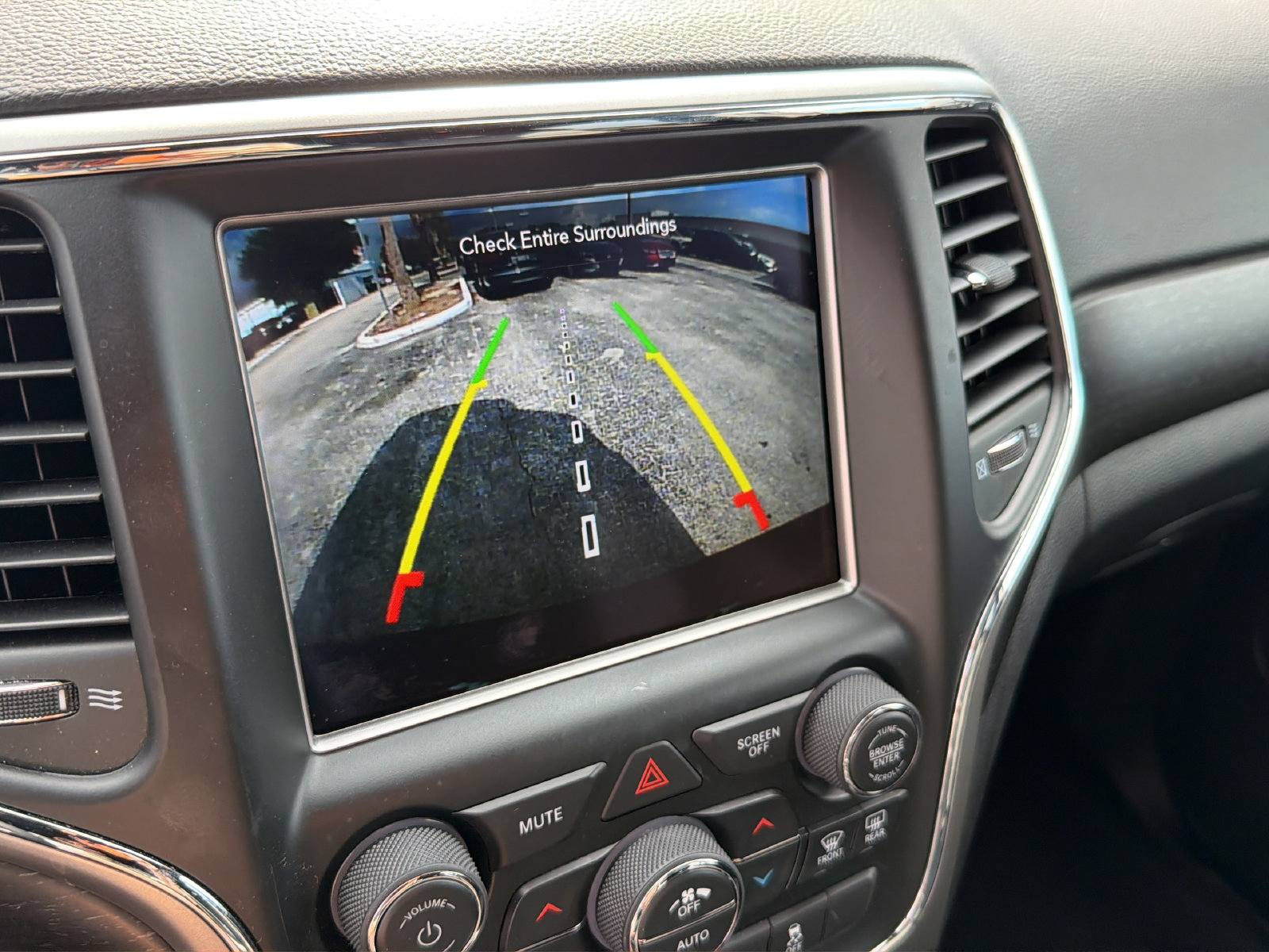 Used 2018 Jeep Grand Cherokee Laredo RWD image 24
