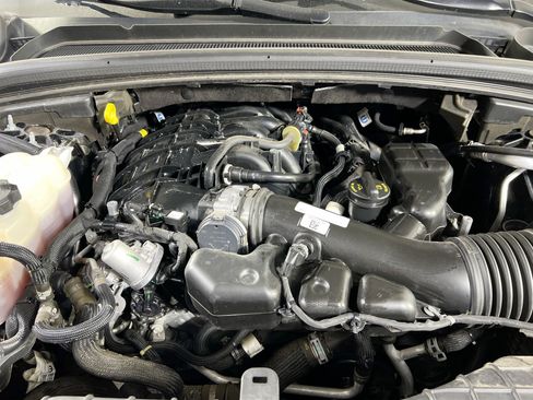 Used 2023 Jeep Grand Cherokee Limited image 29