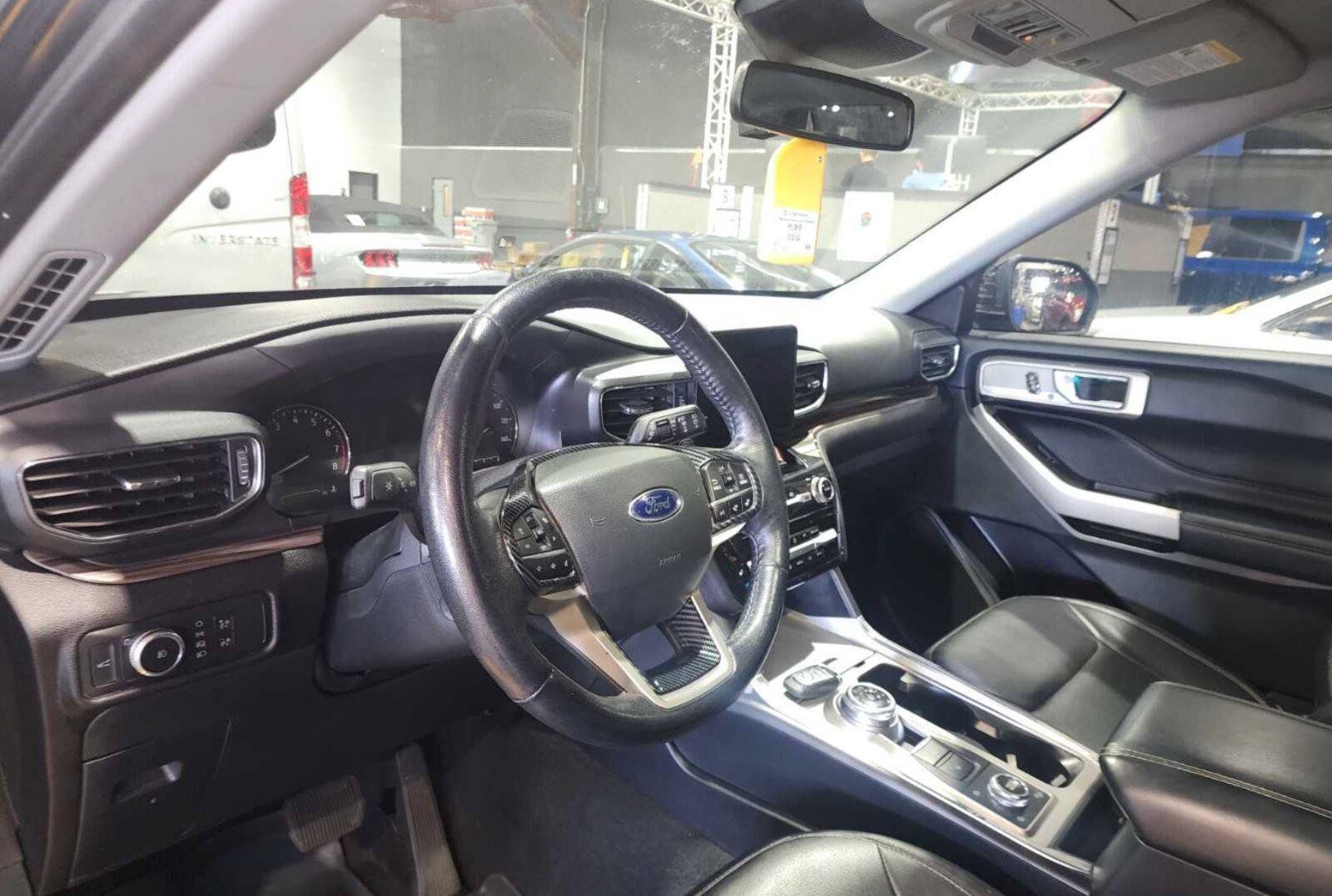 Used 2021 Ford Explorer Limited w/ Equipment Group 301A AWD/4WD image 6