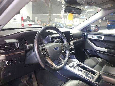 Used 2021 Ford Explorer Limited w/ Equipment Group 301A AWD/4WD image 6
